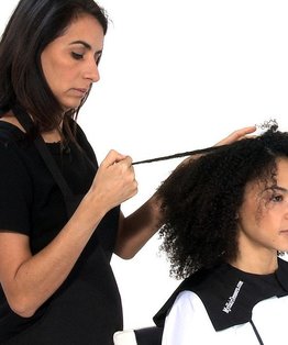 Step-by-step video on a pull test for hair extension services